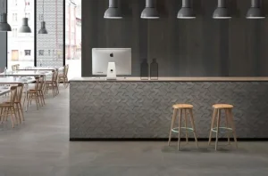 卡扣牆板花色怎麼選？本文精選經典石紋、溫潤木紋、極簡水泥、柔和小羊皮及特色拼貼等5種熱門花紋推薦。不需動刀動土、免拆舊磁磚即可直鋪，帶您認識如何利用多樣化的牆板設計，快速打造具備個人風格的職人級居家美學。